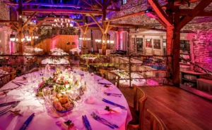 Décoration élégante pour un mariage organisé par Emolto Events au Château de la Rocq à Arquenne.